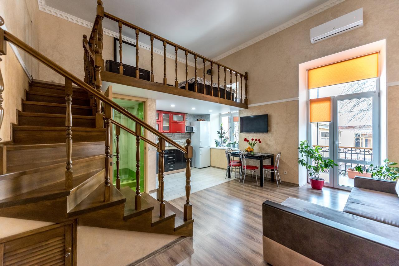 Studio Apartment In Center Of Odesa Kültér fotó